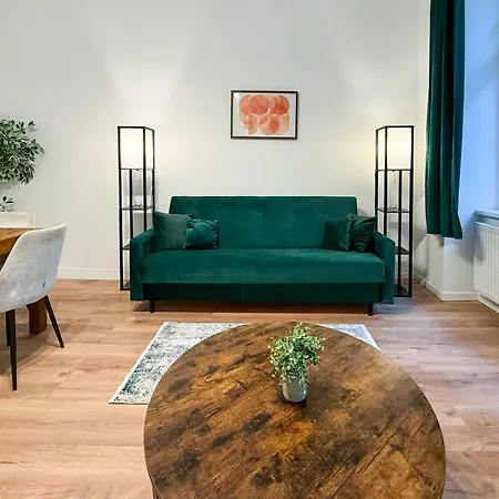 Brand New Renovated, New Ac, Centre, Quiet Street, Public Transport *