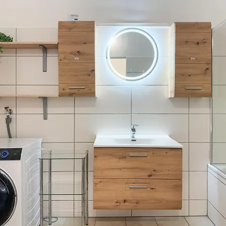 Brand New Renovated, New Ac, Centre, Quiet Street, Public Transport Apartment