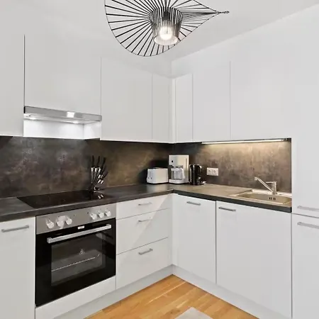 Fast Wifi I 3 Min Walk To Metro I On-site Parking For 19,90 Eur Apartamento *