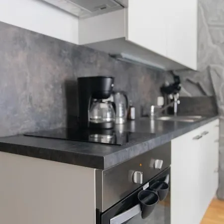 Fast Wifi - 3 Min Walk To Metro - On-site Parking For 19,90 Eur