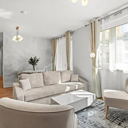 Balkon I Tiefgaragen Parkplatz I 5 Min Zum Einkaufszentrum I Schnelles Wlan Apartmán *