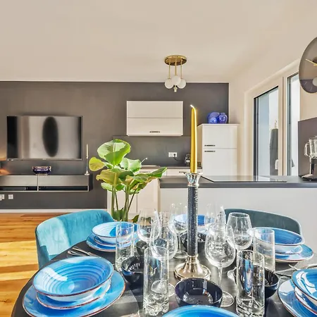 Black - Whirlpool Terrace - Free Parking - Wifi Apartment