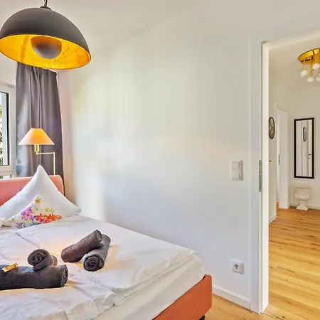 Black - Whirlpool Terrace - Free Parking - Wifi Apartment *