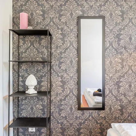 Black - Whirlpool Terrace - Free Parking - Wifi Apartment *
