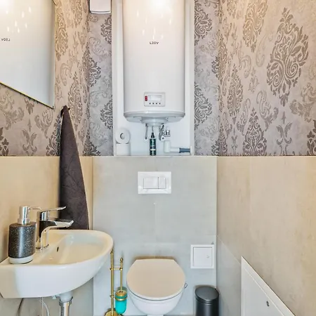 Black - Whirlpool Terrace - Free Parking - Wifi