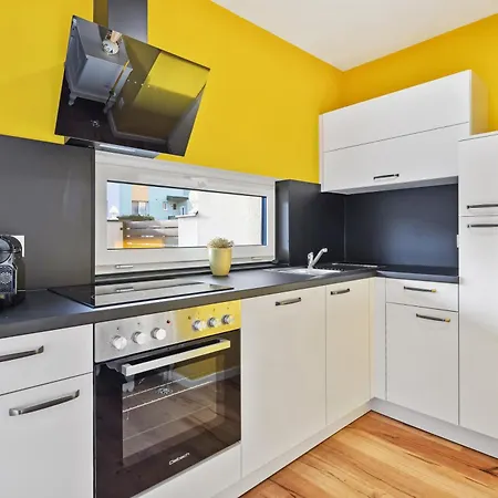 Yellow - Whirlpool Garden - Free Parking - Wifi *