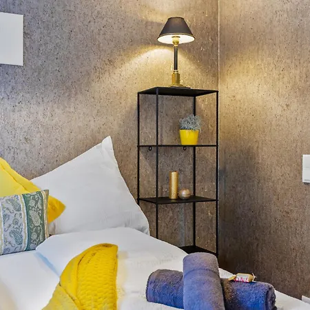 Apartment Yellow - Whirlpool Garden - Free Parking - Wifi *