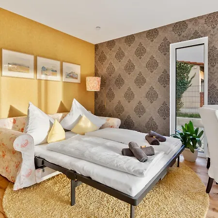 Yellow - Whirlpool Garden - Free Parking - Wifi