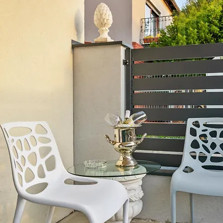 Yellow - Whirlpool Garden - Free Parking - Wifi Apartment