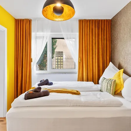 Yellow - Whirlpool Garden - Free Parking - Wifi *