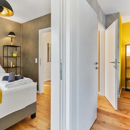 Yellow - Whirlpool Garden - Free Parking - Wifi Apartment *