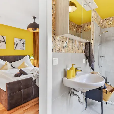 Yellow - Whirlpool Garden - Free Parking - Wifi Apartment