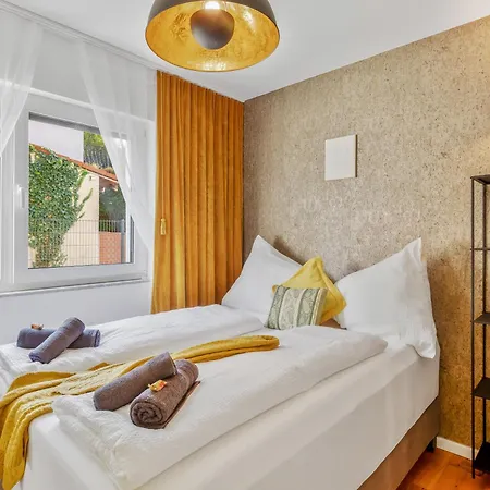 Yellow - Whirlpool Garden - Free Parking - Wifi