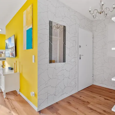 Yellow - Whirlpool Garden - Free Parking - Wifi Apartment *