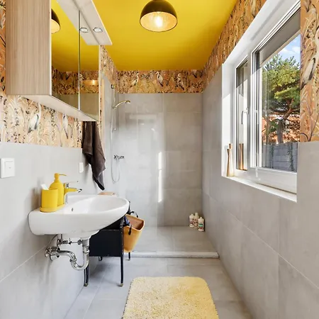 Yellow - Whirlpool Garden - Free Parking - Wifi Apartment *