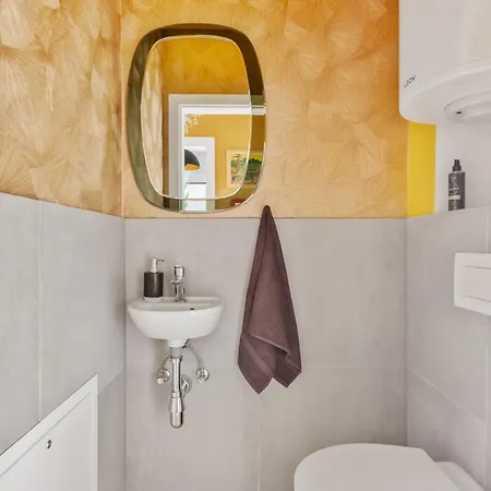 Yellow - Whirlpool Garden - Free Parking - Wifi