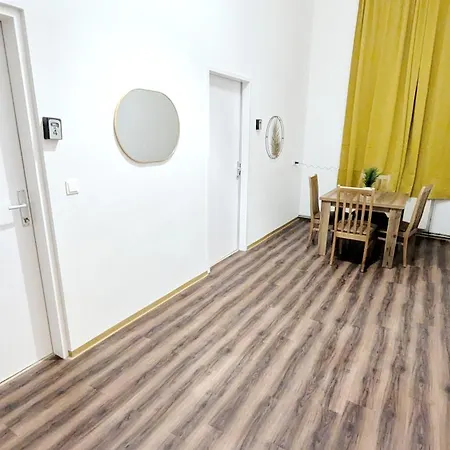 Privatunterkunft Cozy 15 Minutes Form Airport *