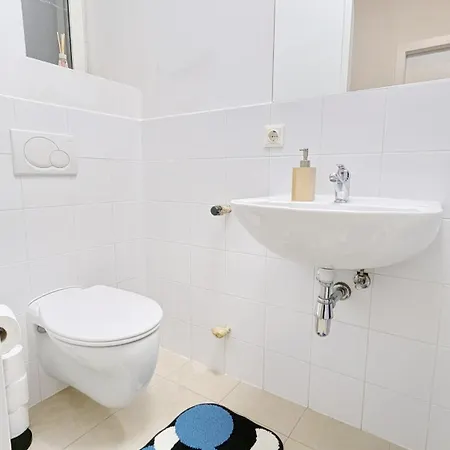 Privatunterkunft Cozy 15 Minutes Form Airport *