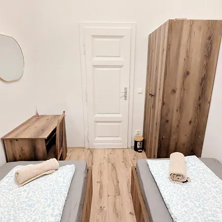 Privatunterkunft Cozy 15 Minutes Form Airport *