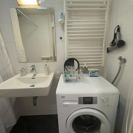Apartment Near Schoenbrunn Palace
