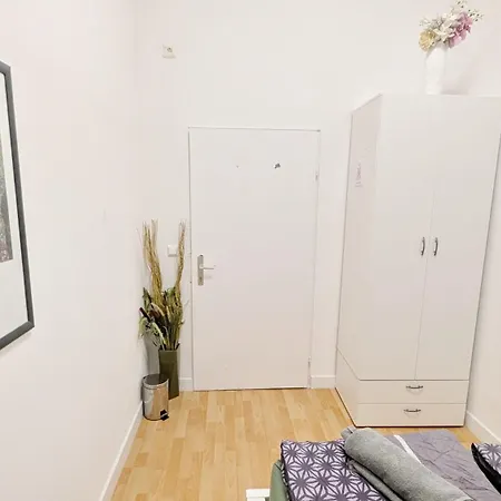 Privatunterkunft Comfortable In Lugner City Area