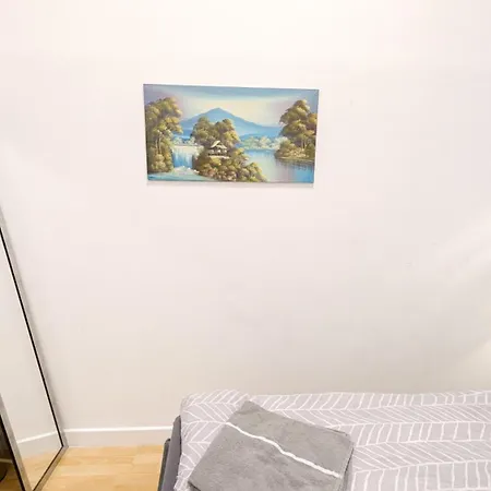 Comfortable In Lugner City Area Wien