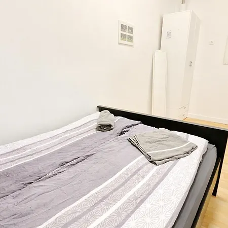 Privatunterkunft Comfortable In Lugner City Area *