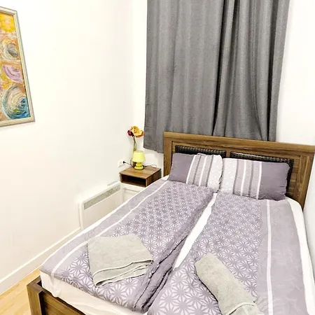Comfortable In Lugner City Area Wien