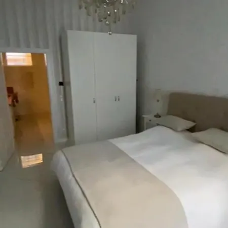 Schoenbrunn Apartment *