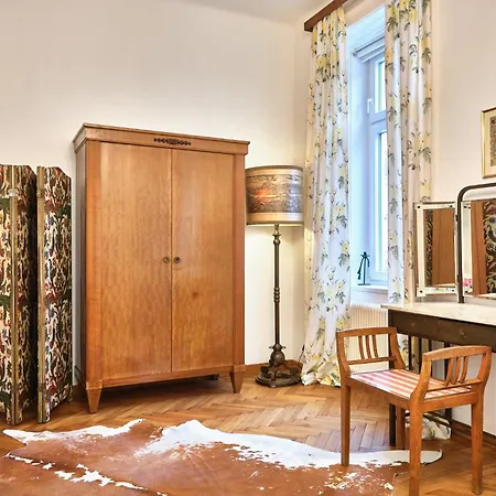 Slow Living I Schoenbrunn Und Park Naehe I Penzing Bahnhof * Vienna