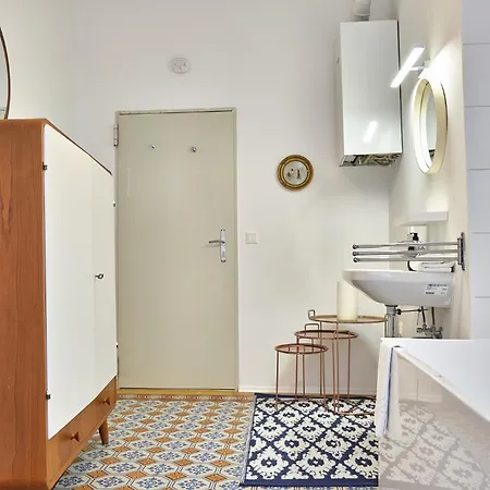 Slow Living I Schoenbrunn Und Park Naehe I Penzing Bahnhof