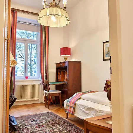 Slow Living I Schoenbrunn Und Park Naehe I Penzing Bahnhof Apartment