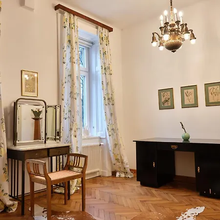 Slow Living I Schoenbrunn Und Park Naehe I Penzing Bahnhof