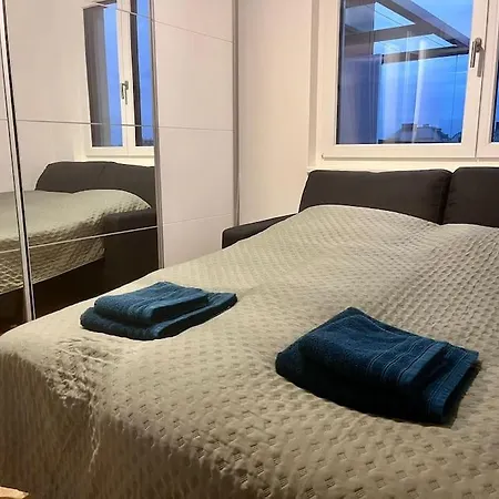 Gemuetliche 3sz-wohnung In 1220 アパート