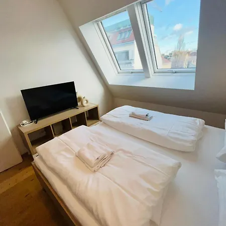 Orestaliving - Penthouse With Private Terrace Apartment