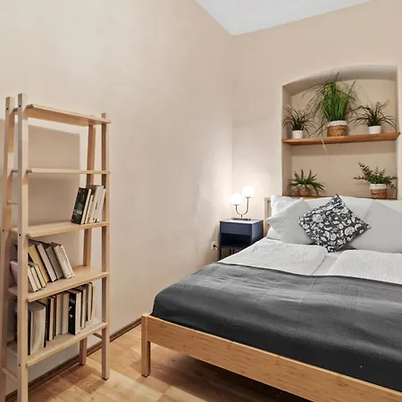 Spacious 2 Bedroom I 2 Minutes To Metro And Train Station Apartment