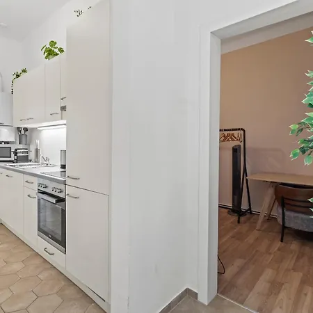 Spacious 2 Bedroom I 2 Minutes To Metro And Train Station * Vienna