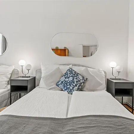 Spacious 2 Bedroom I 2 Minutes To Metro And Train Station * Vienna