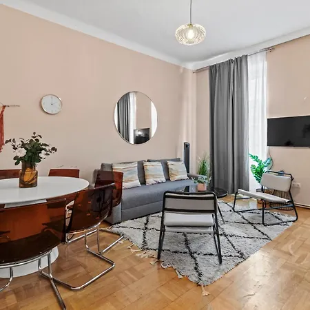 Apartment Spacious 2 Bedroom I 2 Minutes To Metro And Train Station Vienna