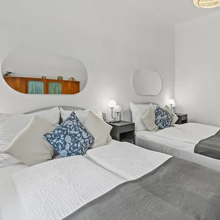 Spacious 2 Bedroom I 2 Minutes To Metro And Train Station * Vienna