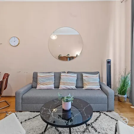 Spacious 2 Bedroom I 2 Minutes To Metro And Train Station Apartment *