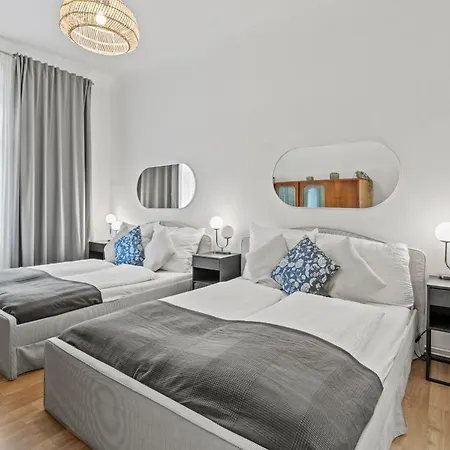 Apartment Spacious 2 Bedroom I 2 Minutes To Metro And Train Station Vienna