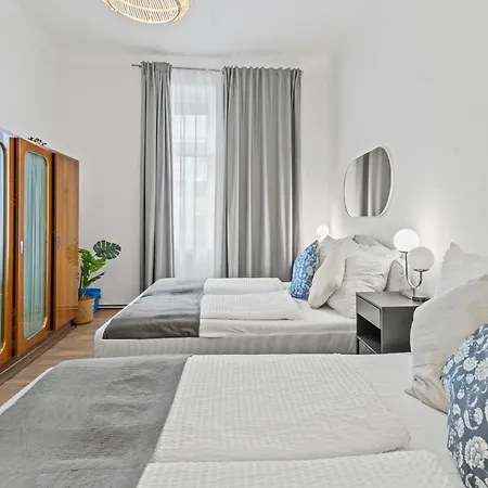 Spacious 2 Bedroom I 2 Minutes To Metro And Train Station Vienna