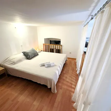 Viki's Galerie Apartment *