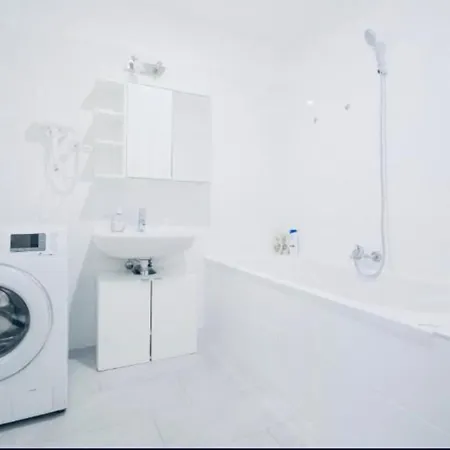 Central 4br Shared With Terrace 10-min Walk To Augarten Apartment *