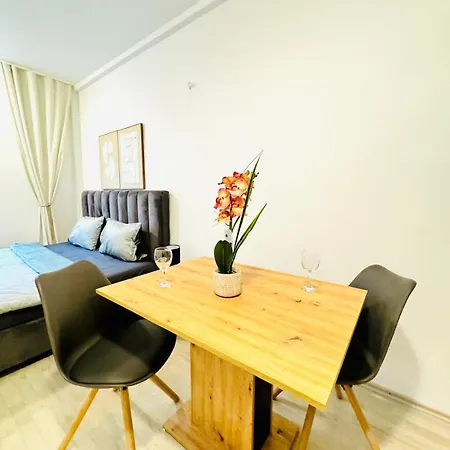 Bright Stay, 7br Shared Only 13min To Belvedere Palace *