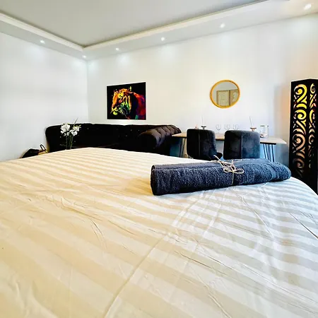 Bright Stay, 7br Shared Only 13min To Belvedere Palace Apartamento *