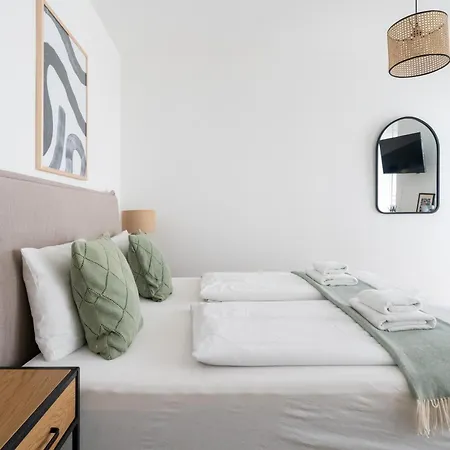 Balcony Bliss Studio By Hm Apartment