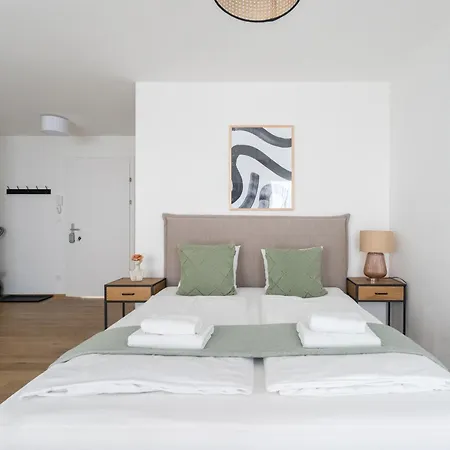Balcony Bliss Studio By Hm Apartment *