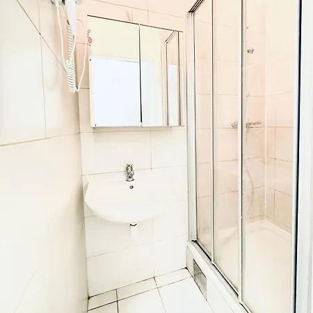 Apartment Spacious 3br For Up To 6p, 10min To Fac Platz *